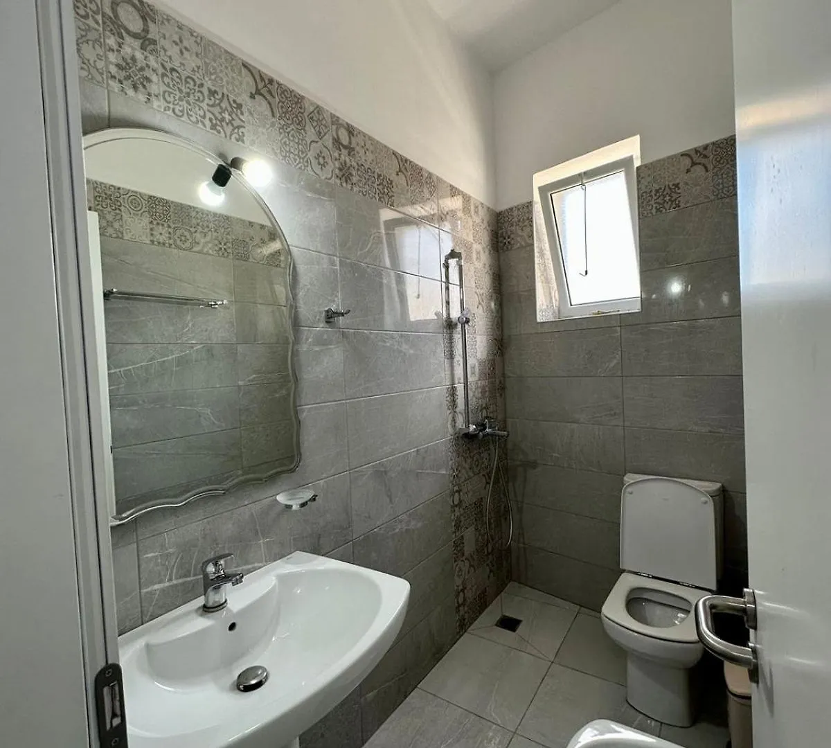 Merlind Apartments Sarande