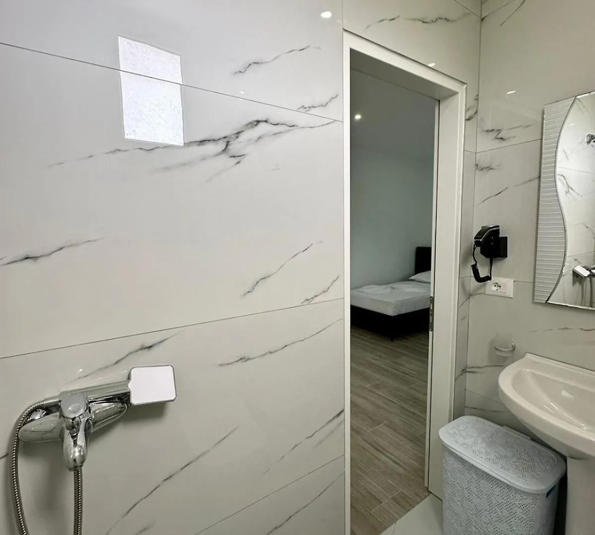 Merlind Apartments Sarande